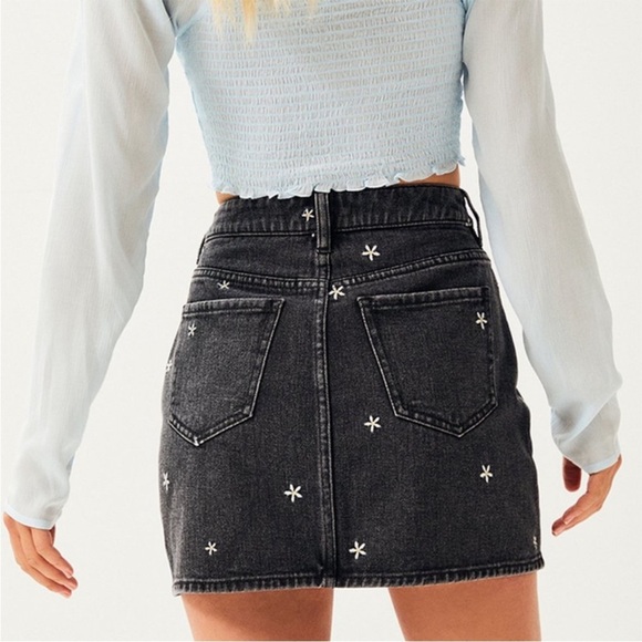 PACSUN Black Daisy 5-Pocket Skirt Size 26 - Picture 3 of 8